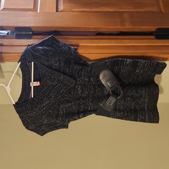 Women's Sweater, size medium, No Boundaries - Picture 4 of 5